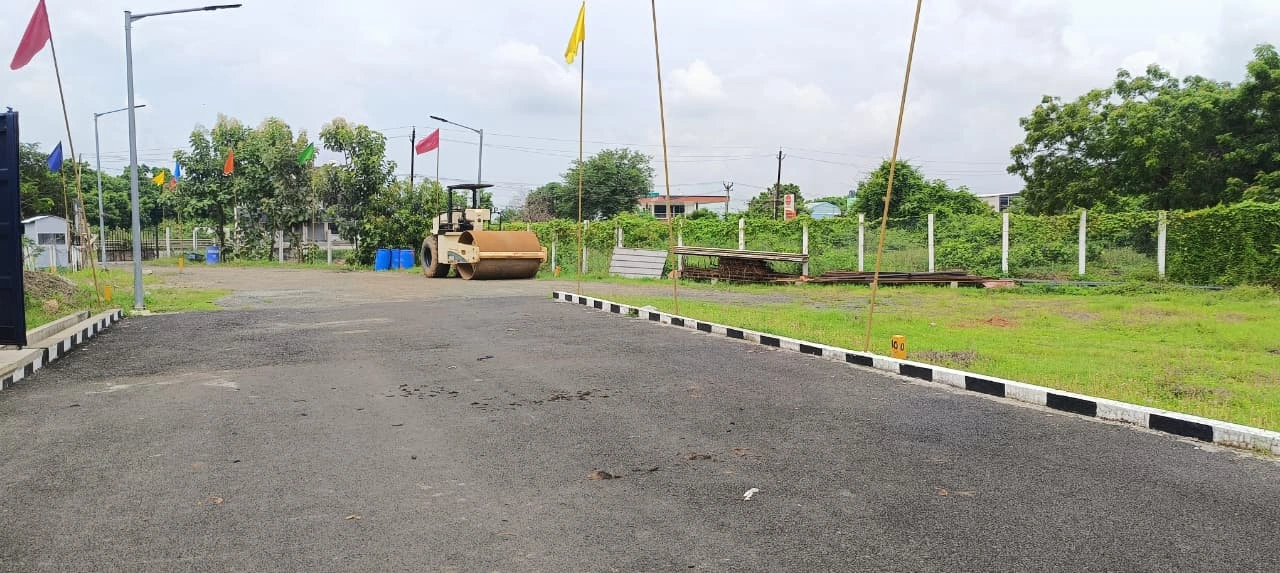 Plot For Sale in Mudichur